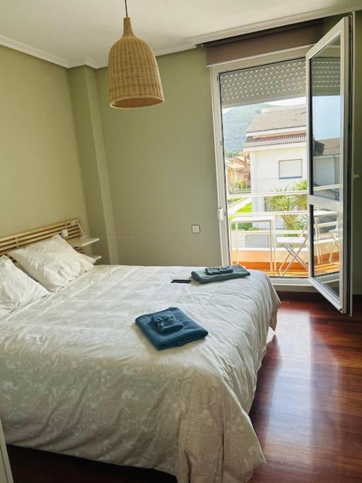 Playa De Berria -Apartamento Con Piscina Y Vistas Al Mar Santona Exterior photo