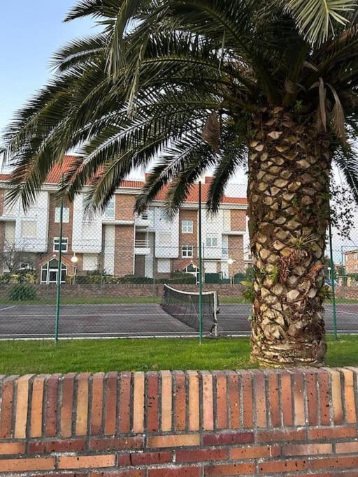 Playa De Berria -Apartamento Con Piscina Y Vistas Al Mar Santona Exterior photo